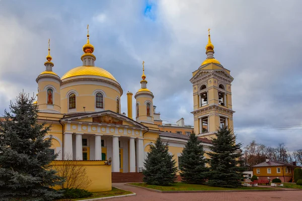 俄罗斯莫斯科州波德罗尔斯克市的生命奉献三位一体大教堂 — 图库照片