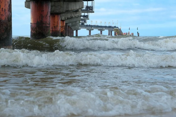 Brug Die Zich Uitstrekt Afstand Van Zee Prachtig Uitzicht Zee — Stockfoto