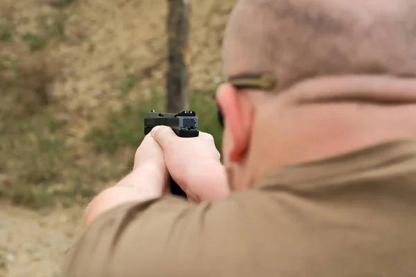 Man Threatens Combat Pistol Man Holding Gun His Hands — Stock Photo, Image