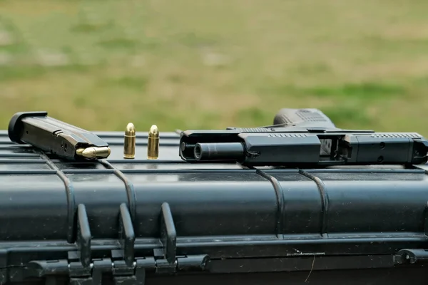Pistol Lies Table Gun Cartridges Military Weapon — 스톡 사진