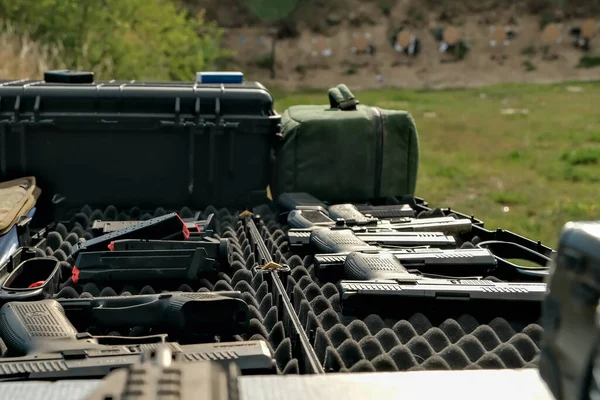 Military Weapon Lies Table Pistol Weapons Shooting Range — Stockfoto