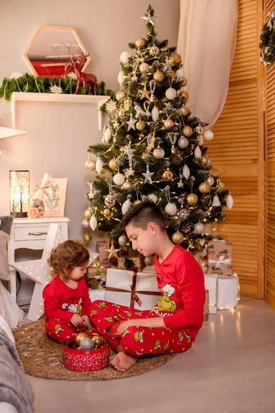 Two Children Sit Christmas Tree Christmas Hold Gifts Hands — Fotografia de Stock