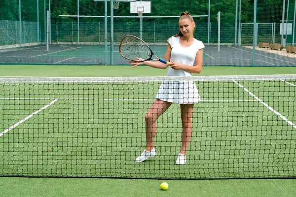 Girl White Sports Dress Tennis Court Tennis Court Racket — Stock fotografie
