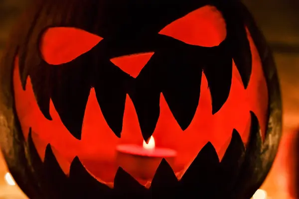 Atributy Halloweenu Halloween Vyřezávaná Dýně Svíčky Kouř Temná Scéna Siluety — Stock fotografie