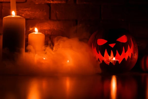 Atributos Navideños Halloween Calabaza Tallada Velas Humo Escena Oscura Siluetas —  Fotos de Stock