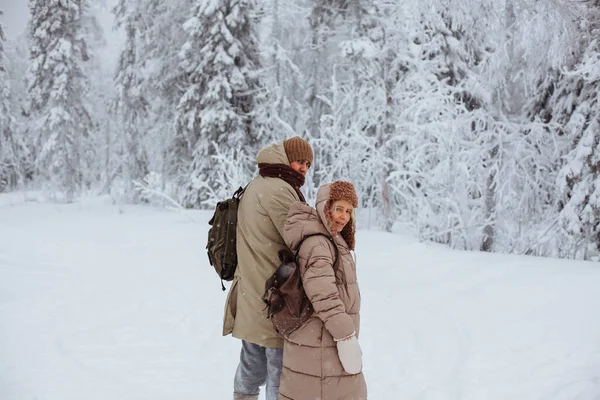 Couple in love walks through the winter forest — Stock Photo, Image