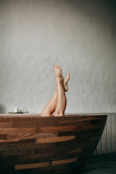 The woman takes a bath at home, only her legs are visible — Stock Photo, Image