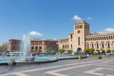 Şehrin merkezindeki tarihi bina, Erivan 'daki Devrim Meydanı. Ermenistan 