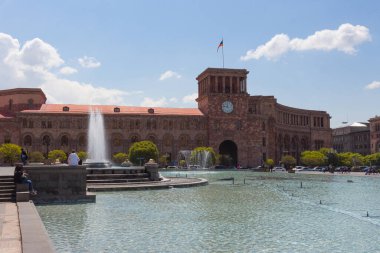 Şehrin merkez meydanındaki hükümet binası, Erivan 'daki Devrim Meydanı. Ermenistan 