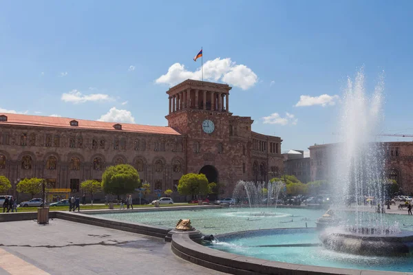 Regeringsgebouw Het Centrale Plein Van Stad Revolutieplein Jerevan Armenië — Stockfoto