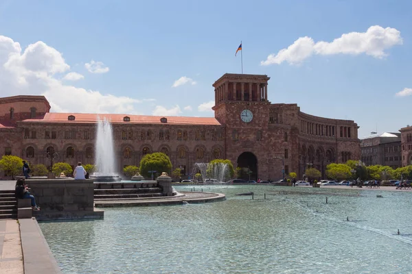 Regeringsgebouw Het Centrale Plein Van Stad Revolutieplein Jerevan Armenië — Stockfoto