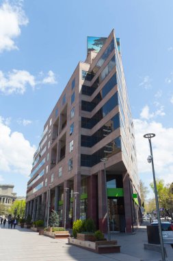 Erivan caddesindeki modern ofis binası. Ermenistan 