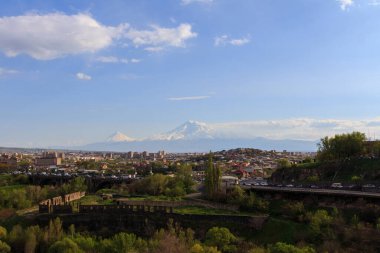 Gün batımında Erivan şehri panoraması. Ermenistan 