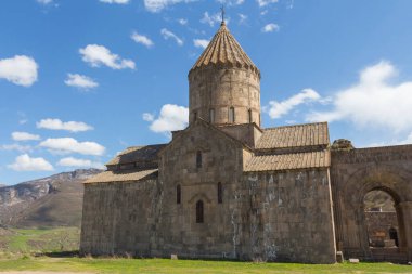 Dağlarda pitoresk bir yerdeki Tatev Manastırı manzarası. Ermenistan