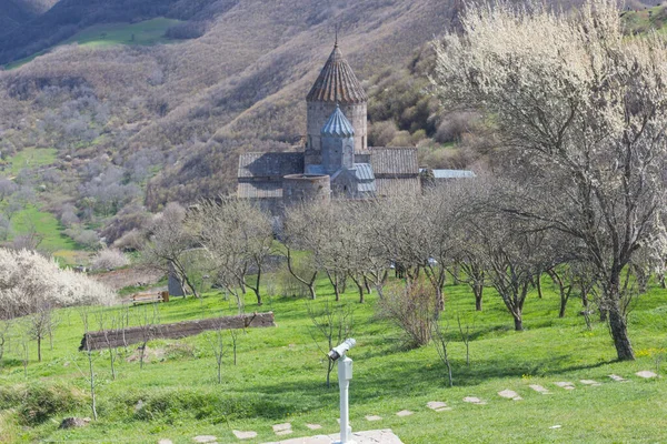 山の中の絵のような場所でTatev修道院の眺め アルメニア — ストック写真