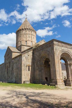 Dağlarda pitoresk bir yerdeki Tatev Manastırı manzarası. Ermenistan