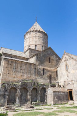 Dağlarda pitoresk bir yerdeki Tatev Manastırı manzarası. Ermenistan