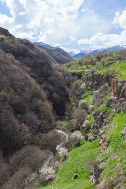 Baharda Tatev Manastırı yakınlarındaki dağların manzarası. Ermenistan