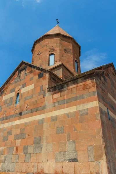 S. Astvatsatsin 'in kubbesi ve ünlü antik Hor Virap manastırının davulu. Ermenistan