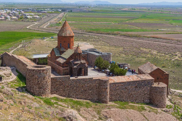 Erivan yakınlarındaki tarihi Khor Virap Manastırı 'nın güzel manzarası. Ermenistan