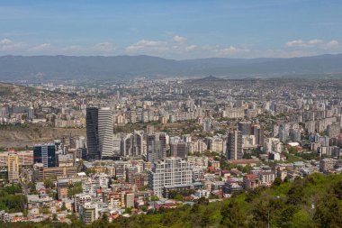 Tiflis 'in modern bölgelerinden bir manzara. Gürcistan