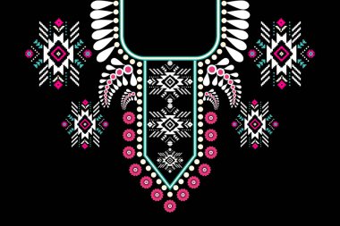 Siyah arkaplanda geleneksel Afrika kabilesinin çiçek desenli kolye deseni. Soyut vektör desenli nakış. Doku, kumaş, giysi ve moda kadınları için tasarım..