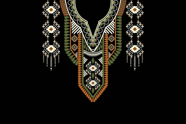 Güzel Hint kabilesi kolye deseni geleneksel siyah arka plan. Nakış, soyut, vektör çizimi. Doku, kumaş, giysi, moda kadınları için tasarım..