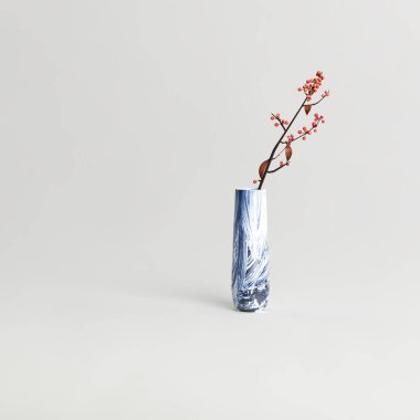 Sanat vazosu ışık arkaplanında izole