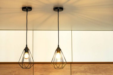 Kapalı mekan ışığı. Modern tarz lamba. Ampuller. İç Aydınlatma