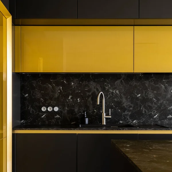 Close Stylish Kitchen Black Gold Cupboards Silver Tap Sink Black — Stock Photo, Image