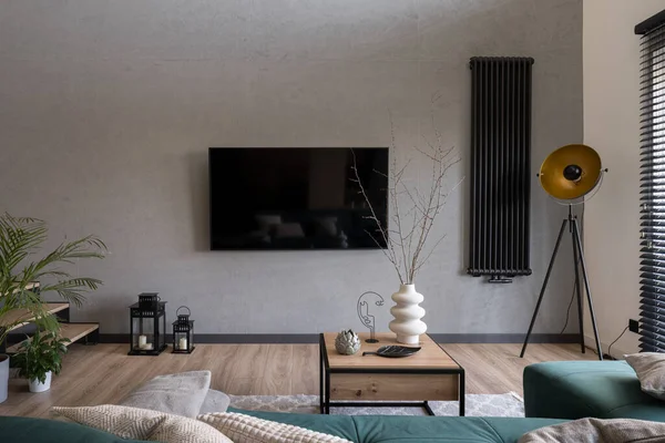 Big Screen Gray Concrete Wall Modern Living Room — Stok Foto