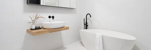 Panorama Spacious Minimalist Bathroom White Tiles Freestanding Bathtub Black Tap — Foto de Stock