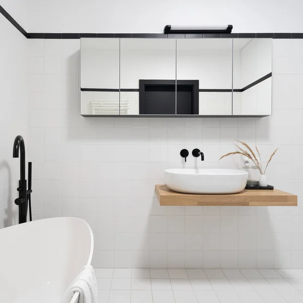 Spacious Simple Bathroom Bathtub Black White Floor Wall Tiles Mirrored — Zdjęcie stockowe