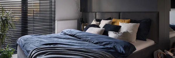 Panorama Big Comfortable Bed Stylish Bedclothes Dark Bedroom Big Window — Foto de Stock