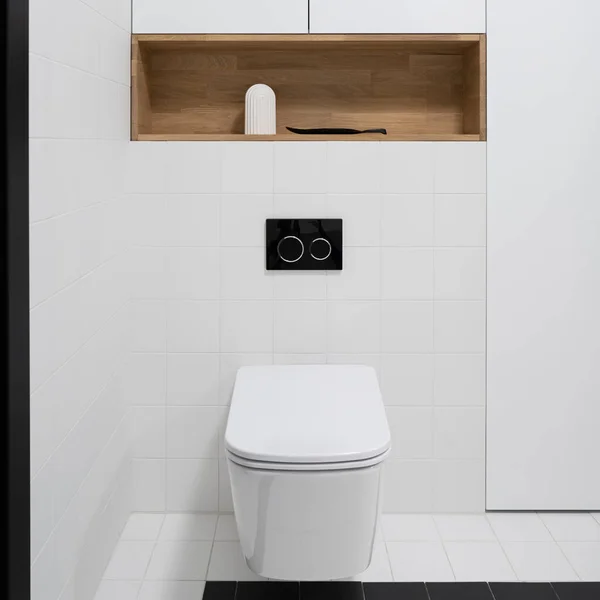 Close Simple White Toilet Lavatory Black White Floor Wall Tiles — Stockfoto