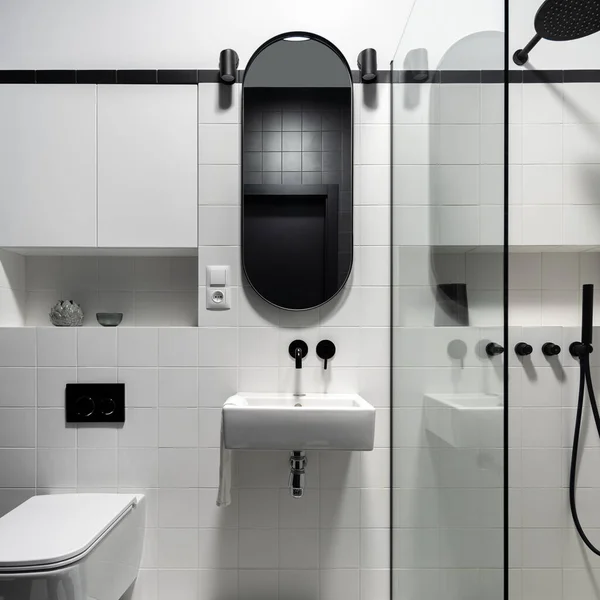 Small Stylish Black White Bathroom Shower Glass Wall Oval Mirror — Φωτογραφία Αρχείου