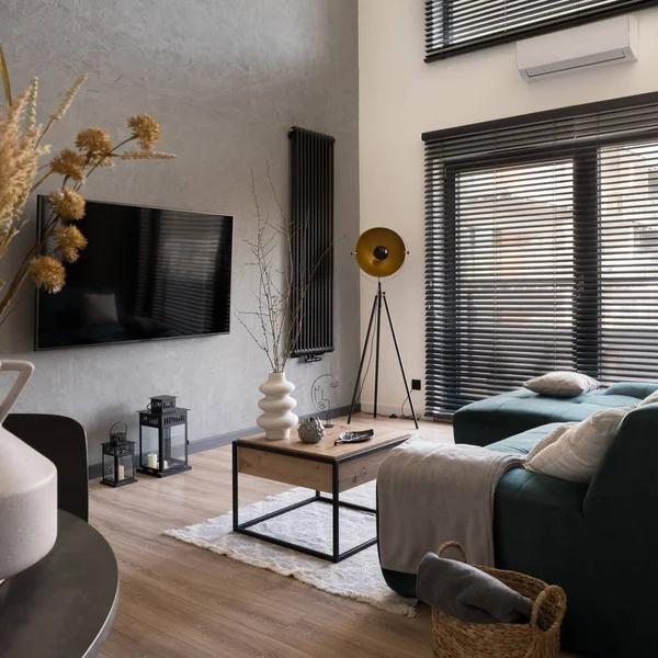 Lofty Style Design Living Room Big Windows Blinds Concrete Wall — Zdjęcie stockowe