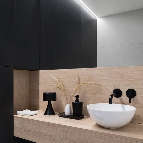 Close Stylish Wooden Shelf Small White Washbasin Black Tap Decorations — Foto Stock