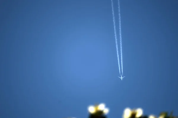 Avião Voando Céu — Fotografia de Stock