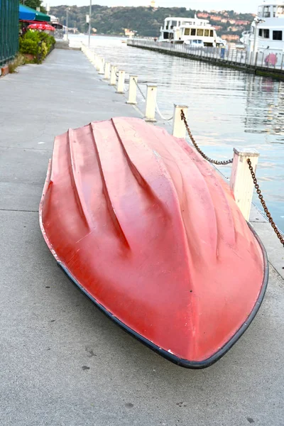 Rode Boot Het Strand — Stockfoto