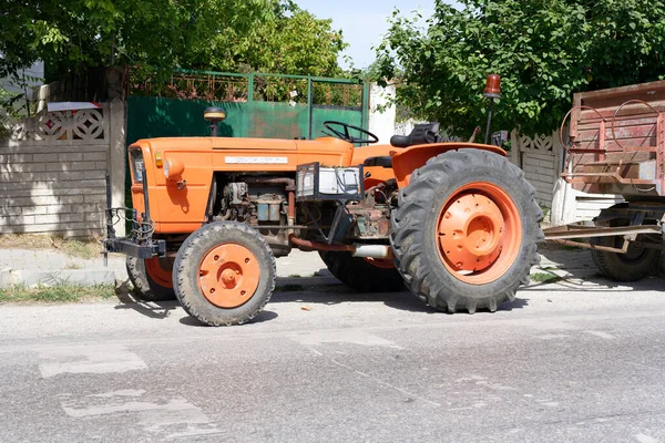 Alter Rostiger Lkw Auf Der Straße — Stockfoto