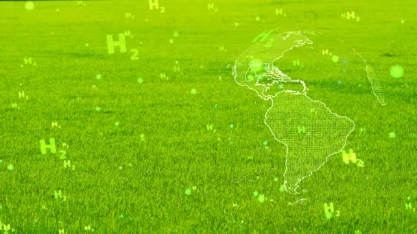 Digital global con partículas de texto H2 verdes volando sobre hierba verde de fondo, concepto de hidrógeno verde energía limpia en todo el mundo — Vídeos de Stock