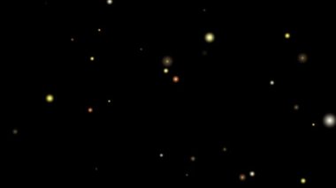 Ateş böcekleri siyah ekranda yavaş uçan beyaz parçacıklar soyut elementler