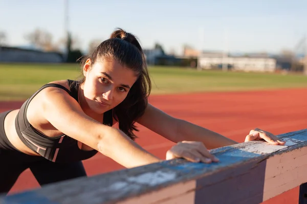 Portrait Young Sportsman Running Track — Foto de Stock