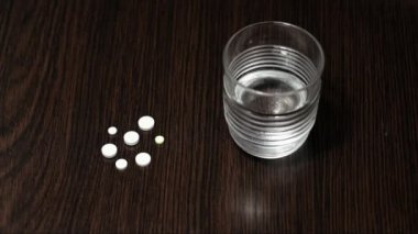 Hap tüketiminin kapanışı. İlaç alıyorum. Uykusuzluk sorunu var. Günlük tedavi