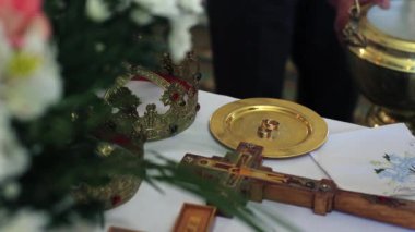 Consecration of rings in the church, the priest consecrates the rings