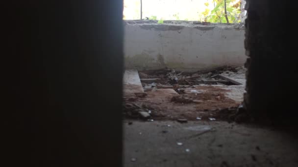 Terribles Locales Ruinas Consecuencia Guerra Ucrania Una Casa Destruida — Vídeos de Stock