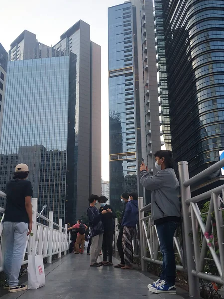 Latar Belakang Abstrak Bangunan Dan Jembatan Ditengah Kota — Stok fotoğraf