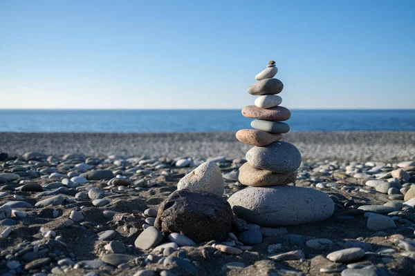 Stone tower. Construction of a house by the sea. Background for real estate advertising. — Stock Photo, Image