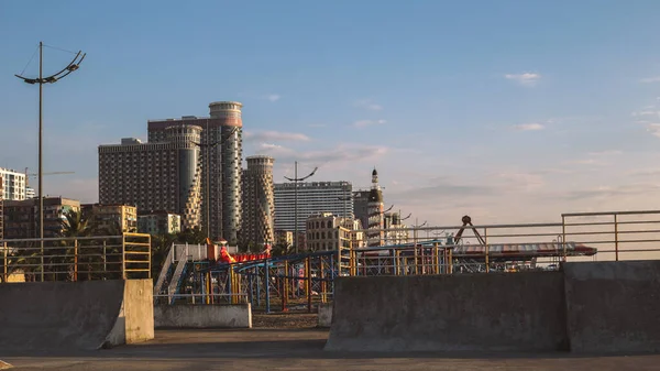 Batumi 'deki şehir manzarası. Gürcistan şehrinin güzel doğası.